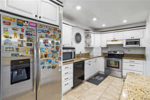 6 Madrid Ln 7-18, Davie