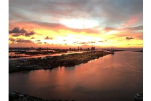 50 Biscayne Blvd 4808, Miami