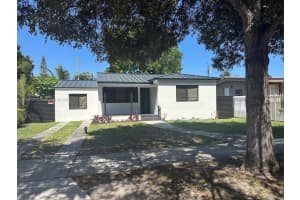 2261 Sw 26th St, Miami