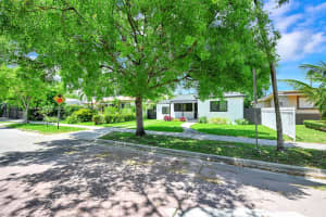 2261 SW 26th St, Miami, FL 33133, - MLS#A11758127