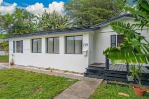 719 NE 36th St, Oakland Park, FL 33334, Sold 05/13/25