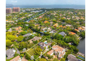 7233 Los Pinos Blvd, Coral Gables, FL 33143, Sold 05/01/25