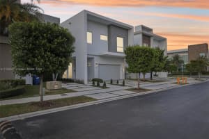 10445 Nw 68th Ter, Doral