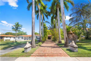 33 S Royal Poinciana Blvd, Miami Springs