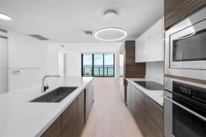 460 Ne 28th St 903, Miami