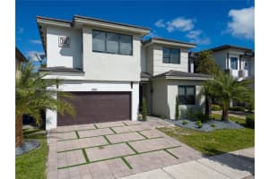 8921 Nw 160th Ter, Miami Lakes