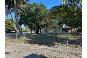 141 SE 8th Ave, Hialeah, FL 33010, Sold 07/16/25