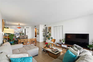 2780 NE 183rd St APT 807, Aventura, FL 33160, Sold 08/01/25
