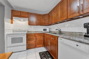 4090 NW 42nd Ave APT 209, Lauderdale Lakes, FL 33319, - MLS#A11759832