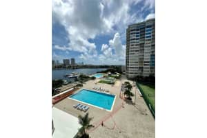 18071 Biscayne Blvd 604, Aventura
