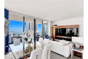 68 Se 6th St 3111, Miami