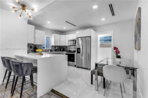 231 Nw 44th St, Miami