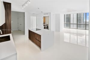 851 Ne 1st Ave 4203, Miami