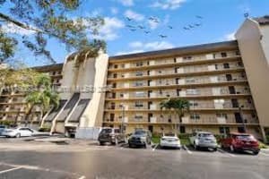3300 W Rolling Hills Cir 401, Davie
