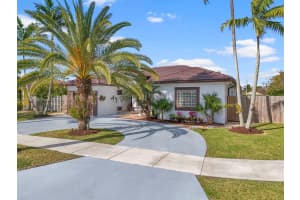 702 SE 14th Ave, Homestead, FL 33033, Sold 04/30/25