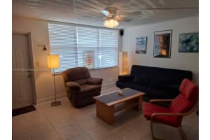 9081 Sunrise Lakes 105, Sunrise