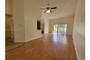 3453 Nw 44th St 201, Oakland Park