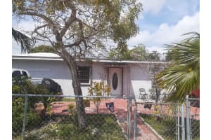 625 E 28th St, Hialeah