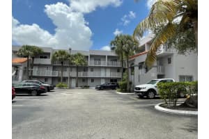 2750 W 76th St 201, Hialeah