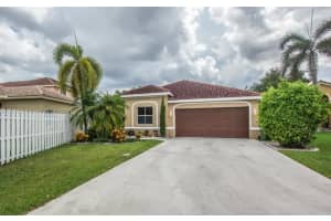 675 Maplewood Ct, Weston