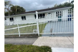 20 Ne 215th St, Miami Gardens