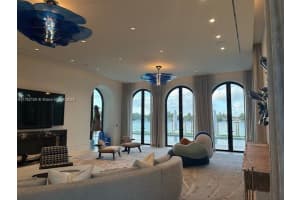 66 Lagorce Cir, Miami Beach, FL 33141, Sold 03/13/25
