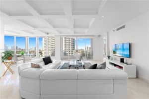 21150 Point Pl 1102, Aventura