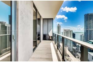 45 Sw 9th St 4104, Miami