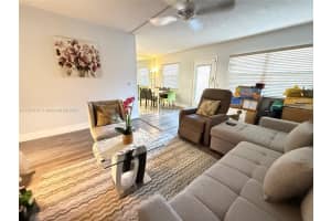 850 Sw 133rd Ter 213b, Pembroke Pines