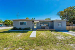 2402 Plunkett St, Hollywood