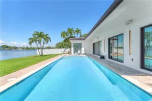 21100 Ne 25th Ct, Miami