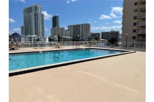 111 Golden Isles Dr G8, Hallandale Beach