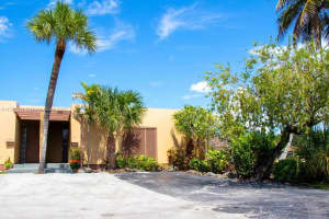 16013 Kingsmoor Way, Miami Lakes, FL 33014, Sold 04/07/25