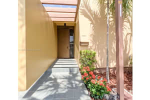 16013 Kingsmoor Way, Miami Lakes, FL 33014, Sold 04/07/25
