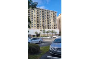 427 Golden Isles Dr 11f, Hallandale Beach