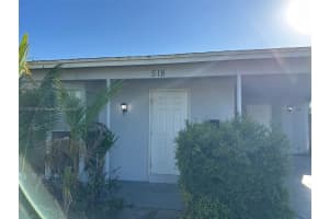 518 Crescent Dr, Lake Park