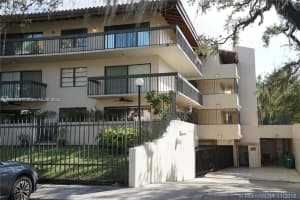 5201 Orduna Dr 12, Coral Gables
