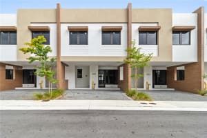 N Oak Pl, Dania Beach, FL 33314, - MLS#A11763566