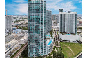 92 Sw 3rd St 1710, Miami