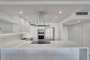 5700 Collins Ave APT 12E, Miami Beach, FL 33140, - MLS#A11763660