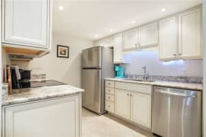 614 Executive Center Dr APT 102, West Palm Beach, FL 33401, - MLS#A11764185