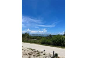 16 Shoreland Dr, Key Largo