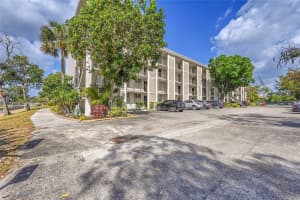 4850 NW 29th Ct APT 125, Lauderdale Lakes, FL 33313, - MLS#A11764436