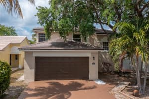 19852 Nw 88th Ave, Hialeah