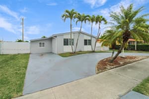 9215 SW 44th St, Miami, FL 33165, - MLS#A11764574