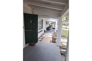 911 W Country Club Cir, Plantation