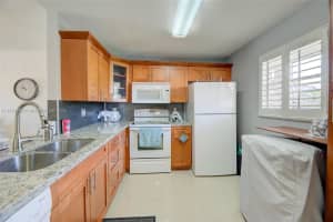 469 N Pine Island Rd APT B301, Plantation, FL 33324, Sold 04/25/25