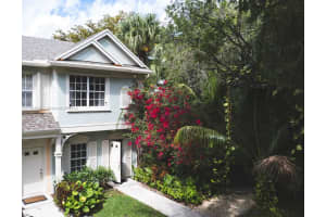 201 Mallory Ct 201, Weston