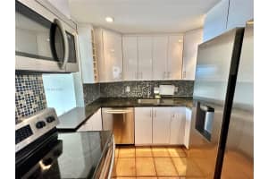 2350 Ne 135th St 1101, North Miami
