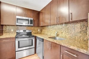 16103 Glenmoor Dr, West Palm Beach, FL 33409, Sold 04/30/25